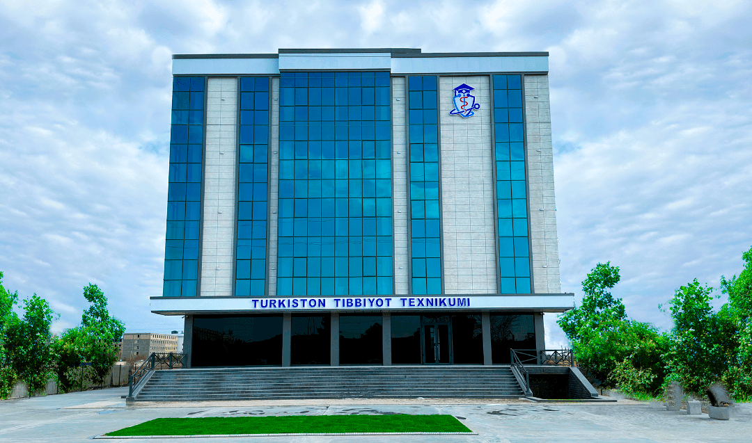 Talabalar va o‘qituvchilar amaliy mashg‘ulotda